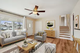 860 Olive St, Hoffman Estates, IL 60169 - Photo 2