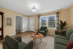 512 N Elm St, Mount Prospect, IL 60056 - Photo 2