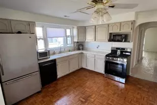 303 N Elmwood Ave, Wood Dale, IL 60191 - Photo 4