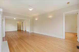 2525 W Ardmore Ave, Chicago, IL 60659 - Photo 8