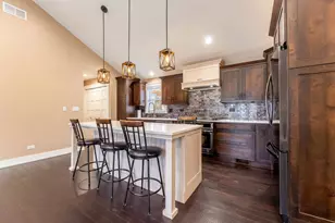 10615 S Plahm Ct, Worth, IL 60482 - Photo 4