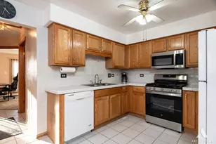 8514 Hill Top Ct, Justice, IL 60458 - Photo 6