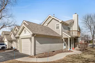 212 W Hamilton Dr, Palatine, IL 60067 - Photo 2