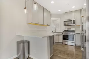 212 W Hamilton Dr, Palatine, IL 60067 - Photo 10