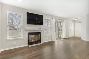 212 W Hamilton Dr, Palatine, IL 60067 - Photo 4
