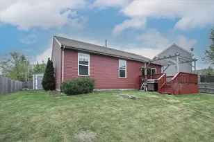 220 S Wildrose Ct, Round Lake, IL 60073 - Photo 2