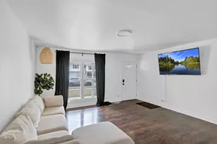 1005 Meadow Ln, Streamwood, IL 60107 - Photo 4