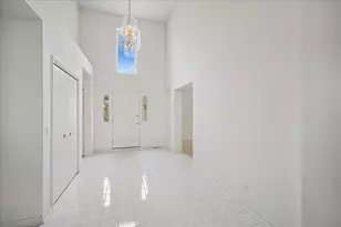 333 Rivershire Ct, Lincolnshire, IL 60069 - Photo 2