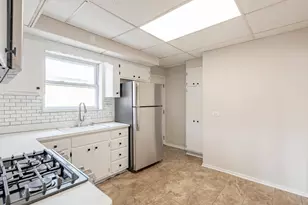 9631 S Francisco Ave, Evergreen Park, IL 60805 - Photo 6