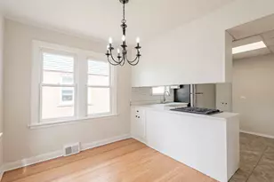 9631 S Francisco Ave, Evergreen Park, IL 60805 - Photo 4