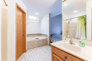 187 Hilltop Dr, Lake in the Hills, IL 60156 - Photo 20