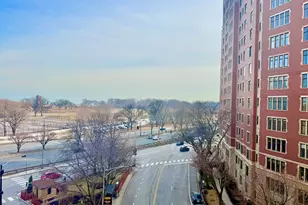 3900 N Lake Shore Dr, Chicago, IL 60613 - Photo 4