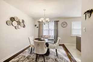 18W025 73rd St, Darien, IL 60561 - Photo 4