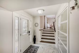 18W025 73rd St, Darien, IL 60561 - Photo 2