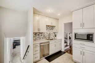 18W025 73rd St, Darien, IL 60561 - Photo 6