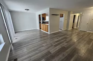 1241 Bradwell Ln, Mundelein, IL 60060 - Photo 4