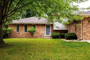 911 Colonade Rd, Shorewood, IL 60404 - Photo 2