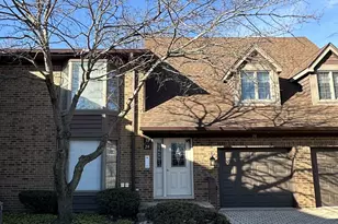 28 Queens Ct, Westchester, IL 60154 - Photo 1