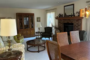 28 Queens Ct, Westchester, IL 60154 - Photo 6