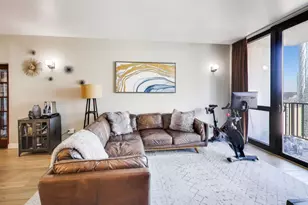 210 S Desplaines St, Chicago, IL 60661 - Photo 6