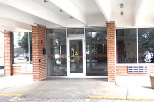 18 E Old Willow Rd, Prospect Heights, IL 60070 - Photo 2