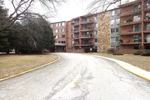 18 E Old Willow Rd, Prospect Heights, IL 60070 - Photo 1