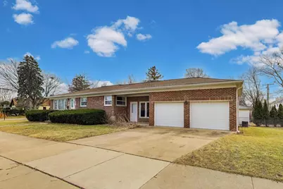 320 N Prospect Manor Avenue, Mount Prospect, IL 60056 - Photo 2