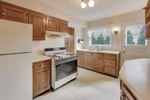 320 N Prospect Manor Ave, Mount Prospect, IL 60056 - Photo 10