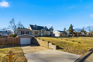 2938 31st St, Rock Island, IL 61201 - Photo 2