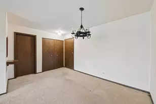 601 W Huntington Commons Rd, Mount Prospect, IL 60056 - Photo 6