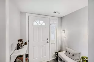 3N550 Crown Rd, Elmhurst, IL 60126 - Photo 2