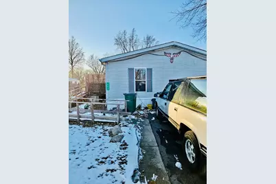 605 Carriage Lane Estates, Streator, IL 61364 - Photo 2