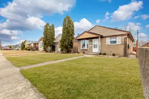 7769 Mason Ave, Burbank, IL 60459 - Photo 2