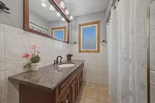 810 N Cherry St, Addison, IL 60101 - Photo 10