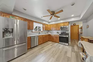 810 N Cherry St, Addison, IL 60101 - Photo 4