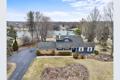 27052 W Lakeview Drive S, Lake Barrington, IL 60084 - Photo 1