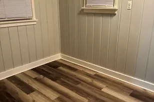 318 W Hurlbut Ave, Belvidere, IL 61008 - Photo 6