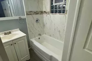 318 W Hurlbut Ave, Belvidere, IL 61008 - Photo 8