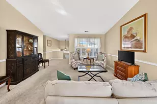 1404 Meadowsedge Ln, Carpentersville, IL 60110 - Photo 4