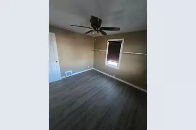 11233 S Avenue M, Chicago, IL 60617 - Photo 4