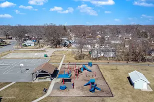 410 N Circle Dr, Wilmington, IL 60481 - Photo 18