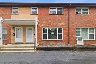 200 Linn Ct, North Aurora, IL 60542 - Photo 1