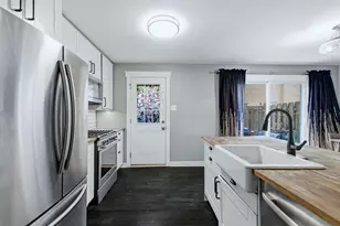 200 Linn Ct, North Aurora, IL 60542 - Photo 4