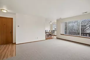 303 Newport Ln, Bartlett, IL 60103 - Photo 4