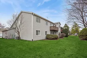 303 Newport Ln, Bartlett, IL 60103 - Photo 20