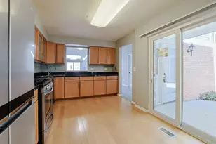 1120 Courtland Dr, Buffalo Grove, IL 60089 - Photo 16