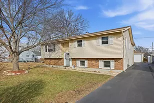 1120 Poplar St, Lake in the Hills, IL 60156 - Photo 1