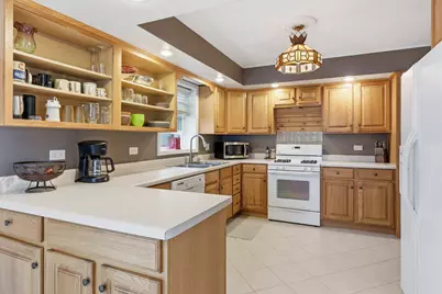 1120 Poplar Street, Lake in the Hills, IL 60156 - Photo 6