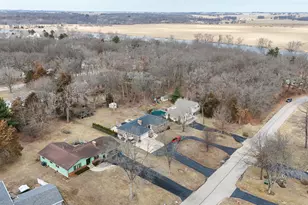 2235 Center Ln, Dixon, IL 61021 - Photo 4