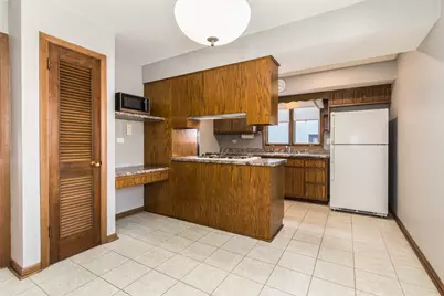 8332 N Knight Avenue, Niles, IL 60714 - Photo 12